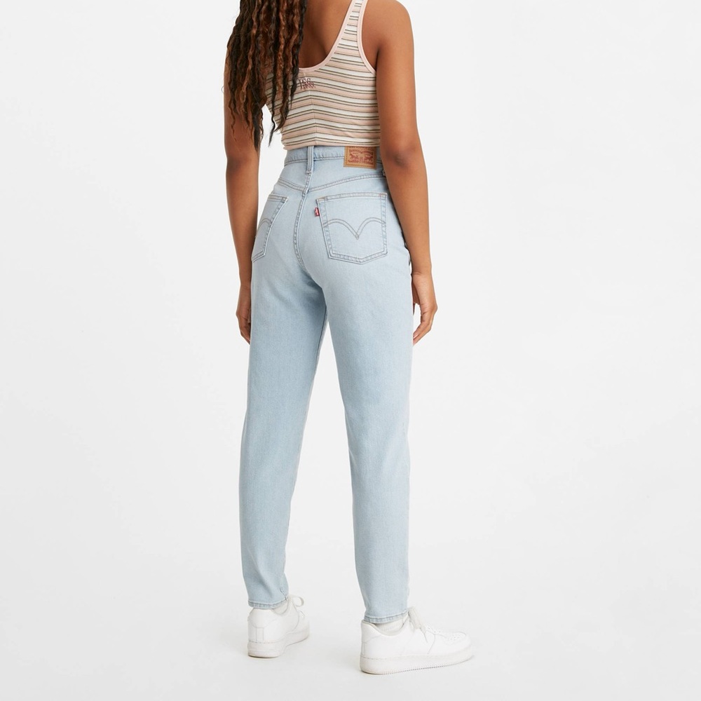 Women’s 28 LEVIS High Waisted Taper Super Light Wash Ankle Jeans